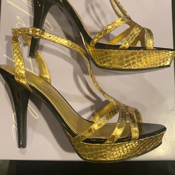 Marc Fisher Heels - Picture 5 of 9